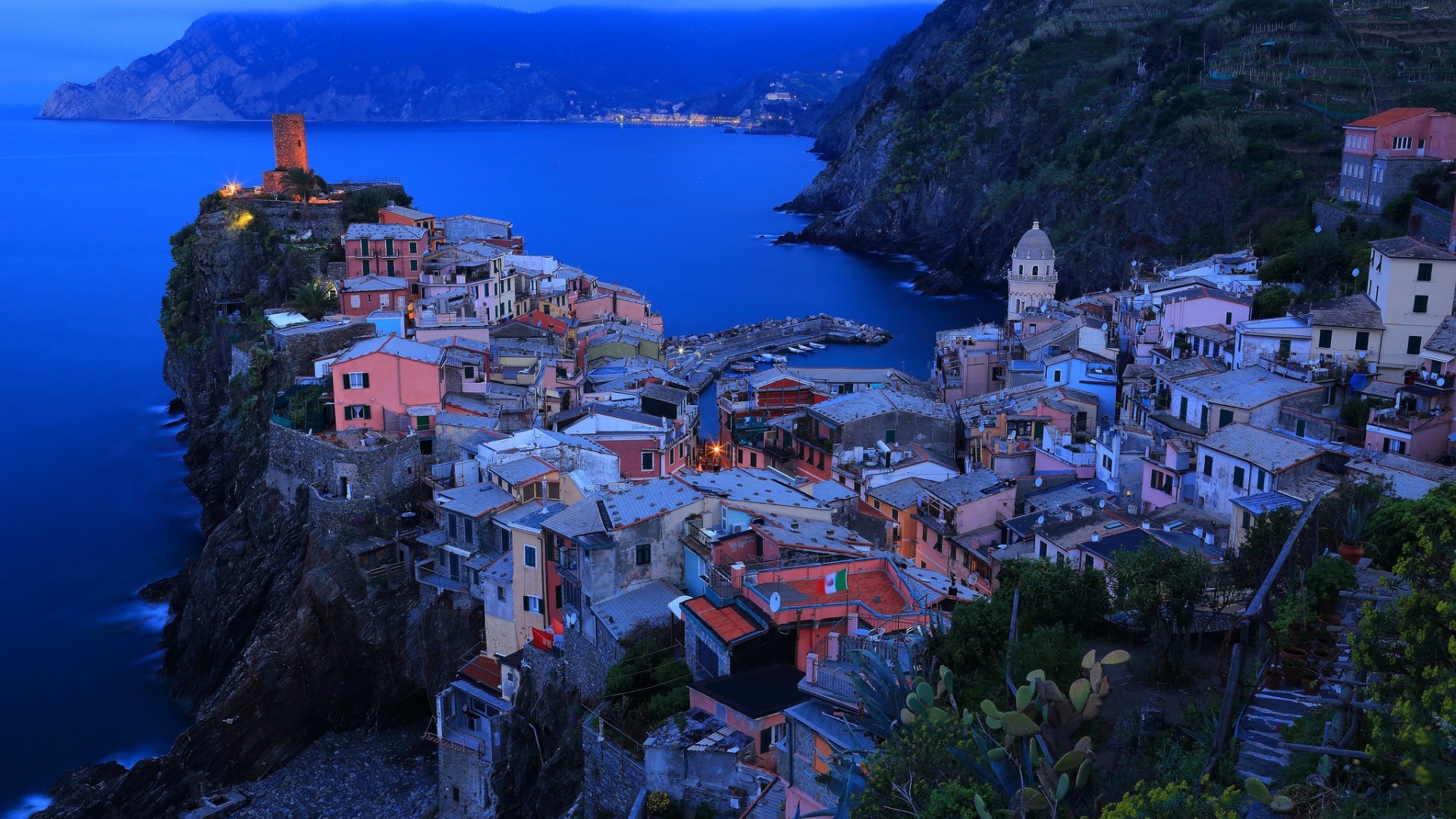 意大利,夜灯,海边城市风景桌面壁纸