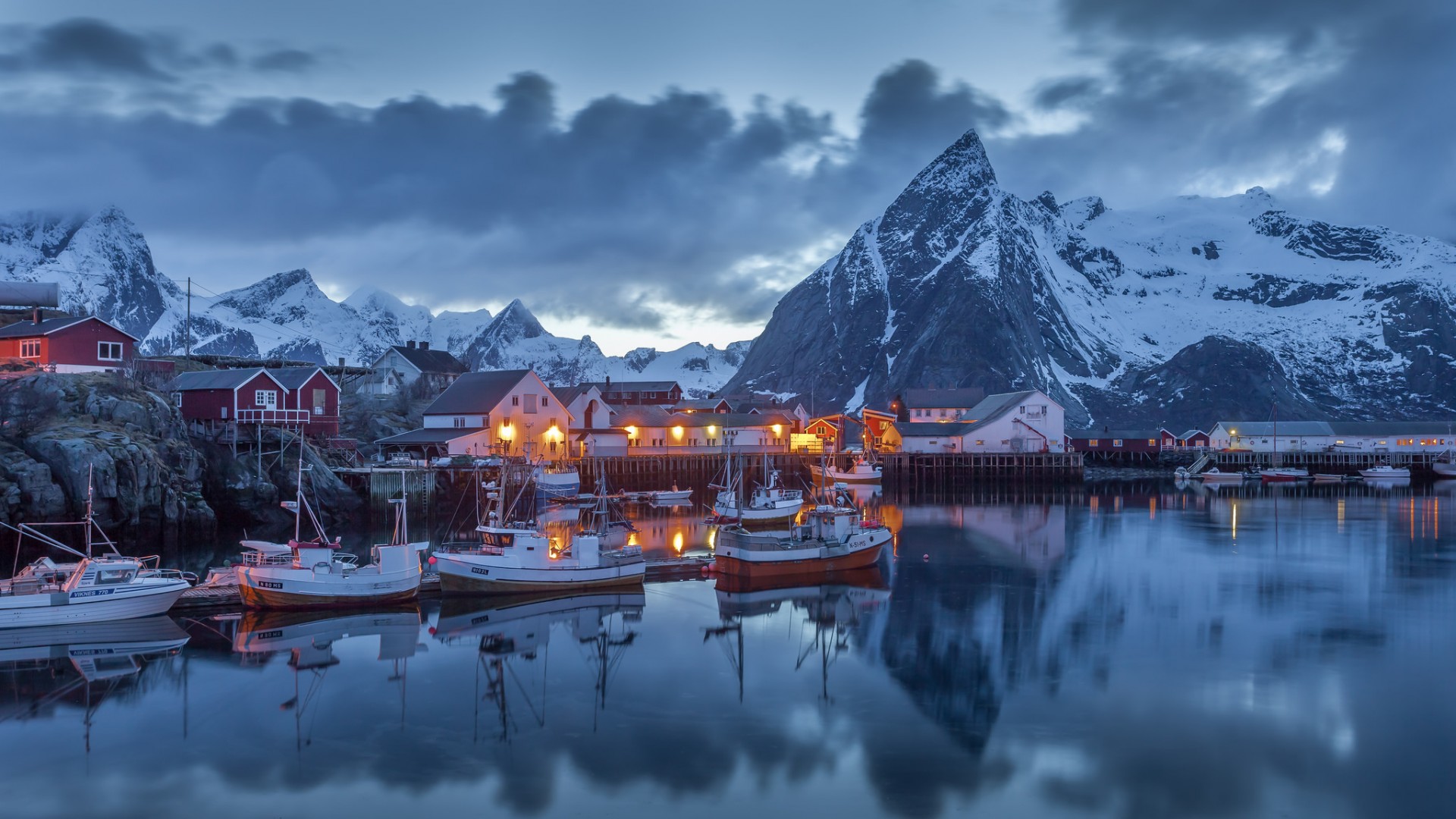 挪威诺德兰，船舶，港口，房子，湖，冬天风景壁纸