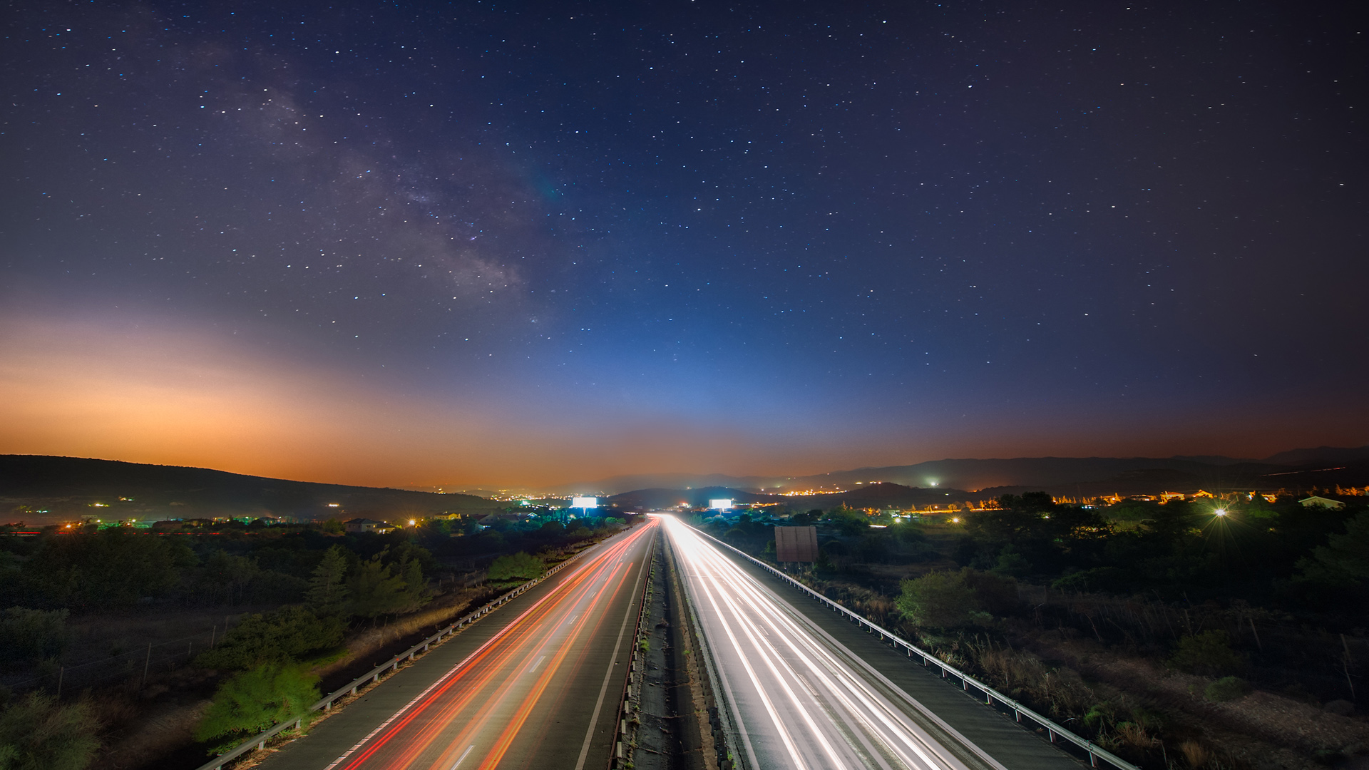 利马索尔市塞浦路斯 高速公路 银河系 星空桌面壁纸