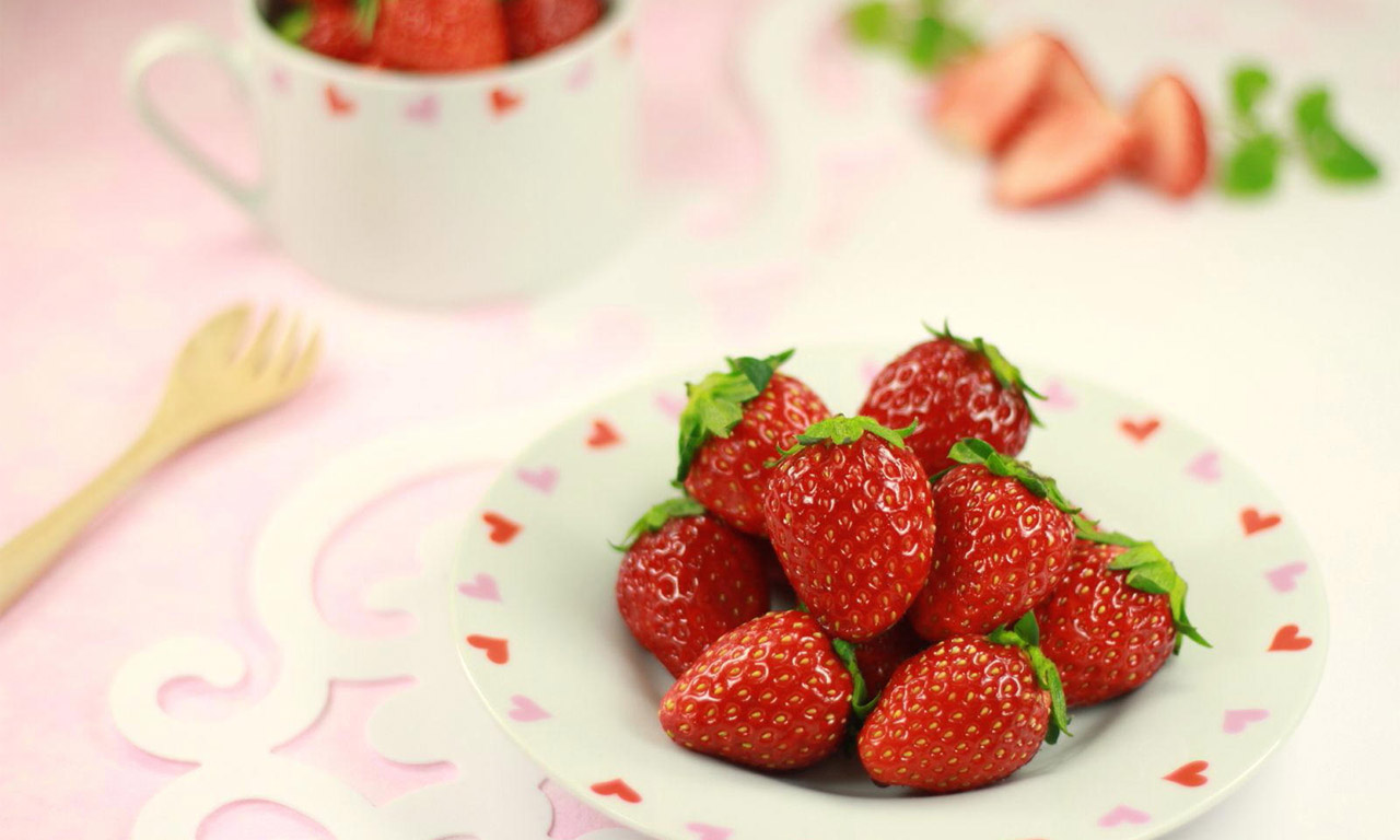 甜点草莓壁纸