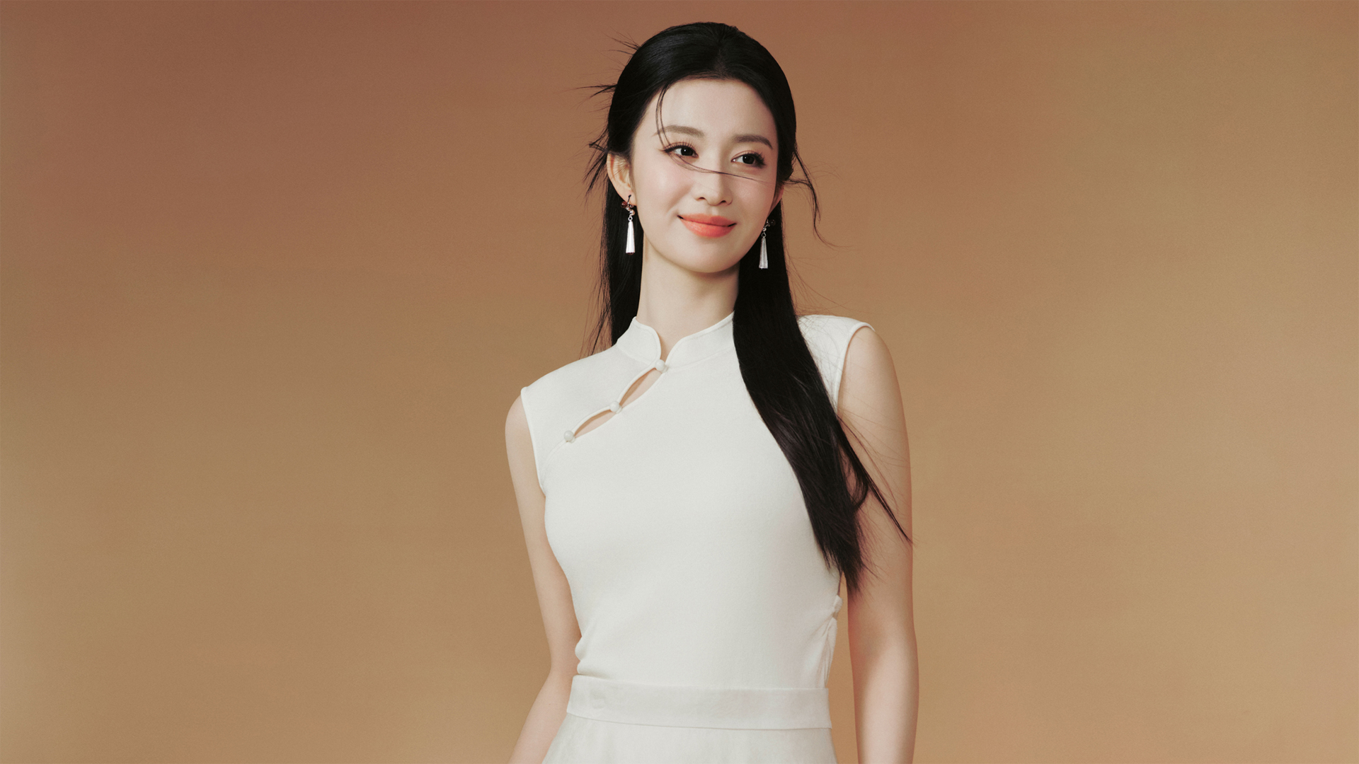 王楚然长发白裙唯美写真 免费高清桌面壁纸下载