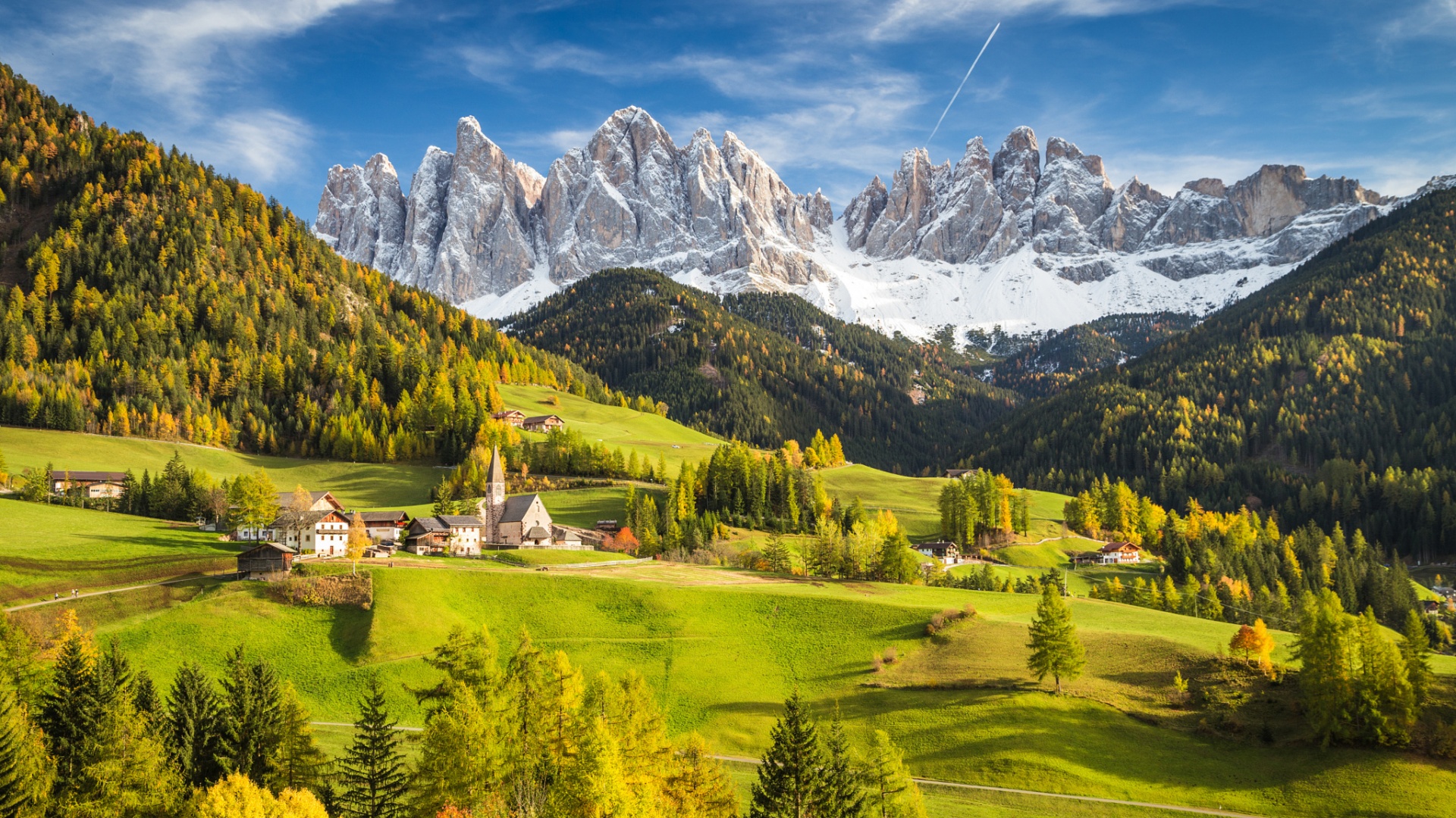 意大利阿尔卑斯山,天空,云,村庄,森林,山谷风光桌面壁纸