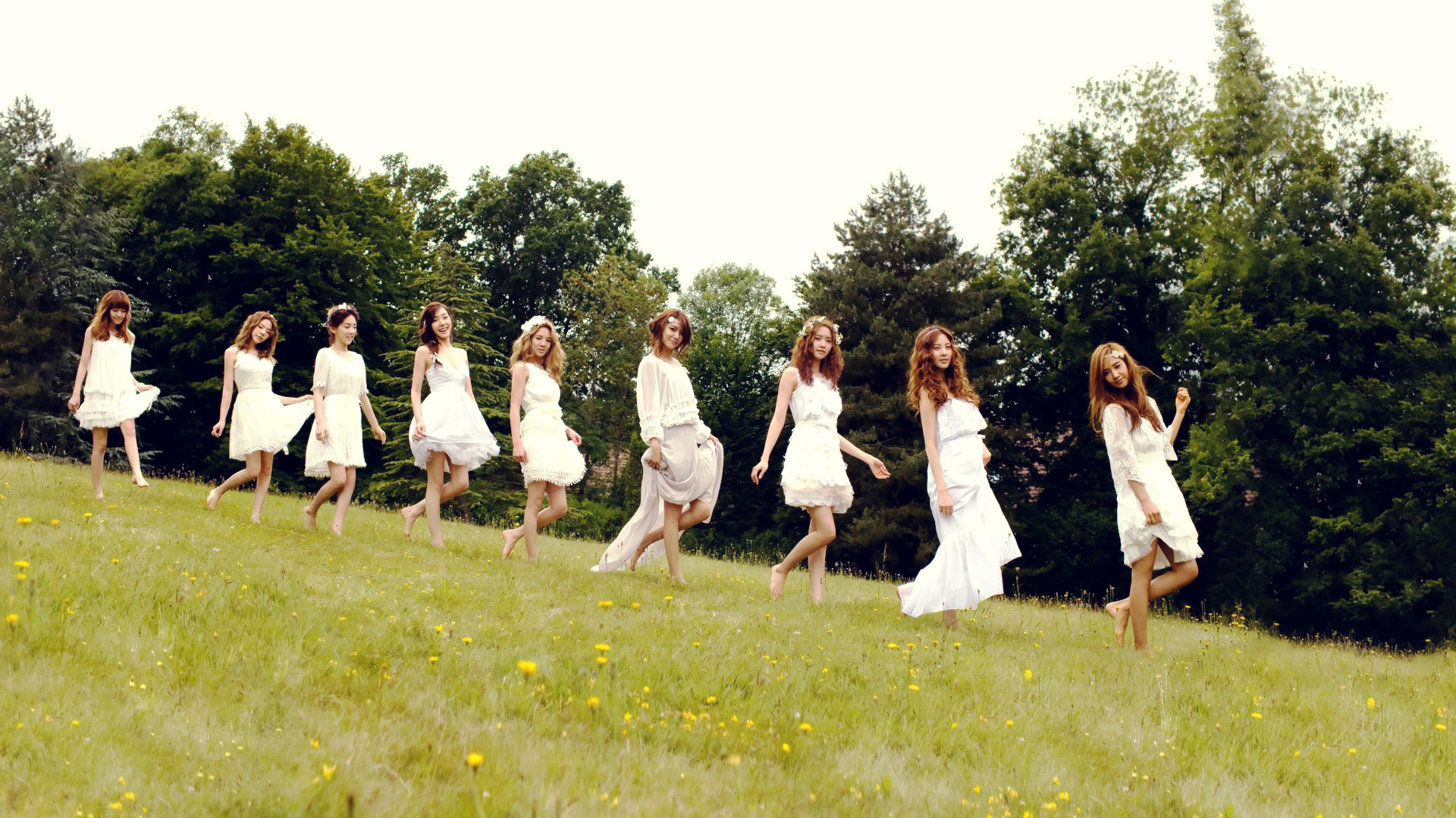 少女时代，美女组合，白色裙子，野外，自然风景，踏青，美女桌面壁纸