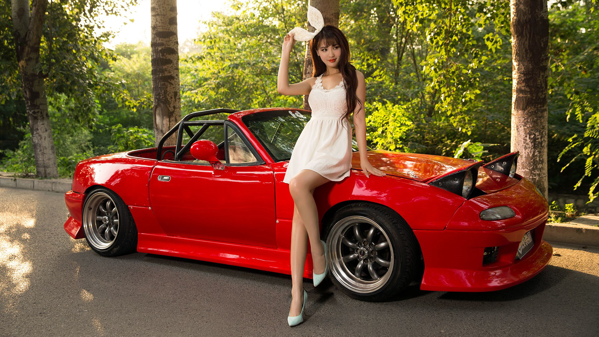 马自达mx5，轿车，性感车模，纤细身材美女壁纸