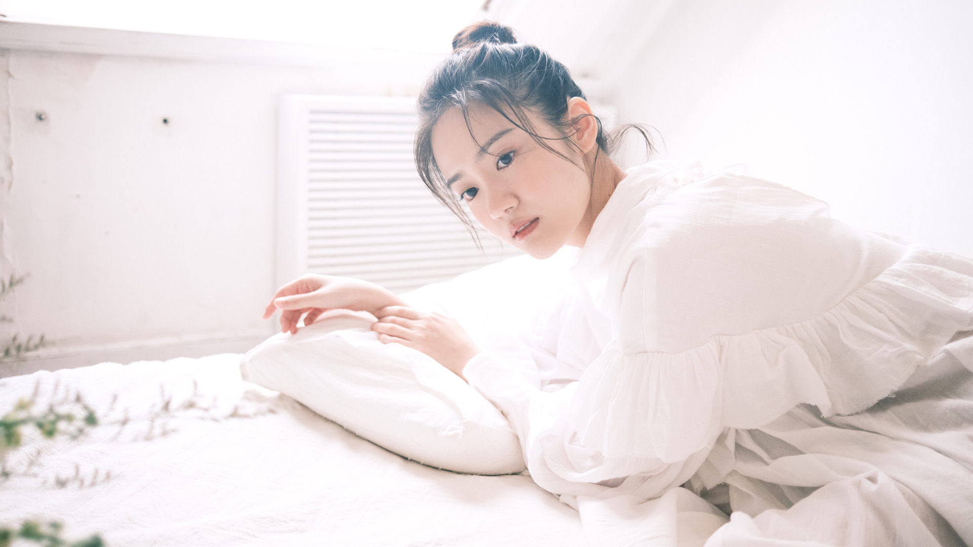 汤梦佳绝美壁纸大赏，免费电脑壁纸高清下载，一键获取美女佳图！