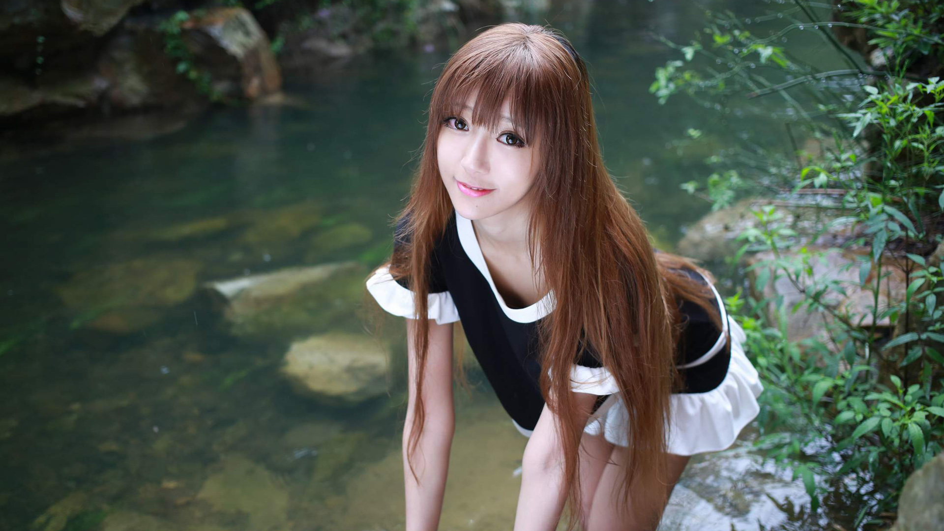 长发可爱王馨瑶yanni小溪边风景美女壁纸