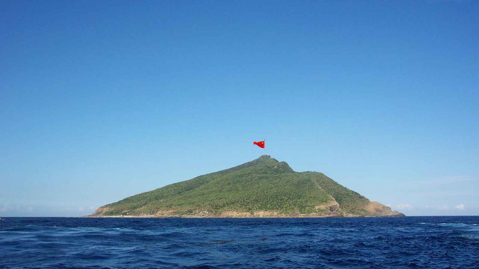 钓鱼岛美景，五星红旗飘扬，绝美风景壁纸免费下载