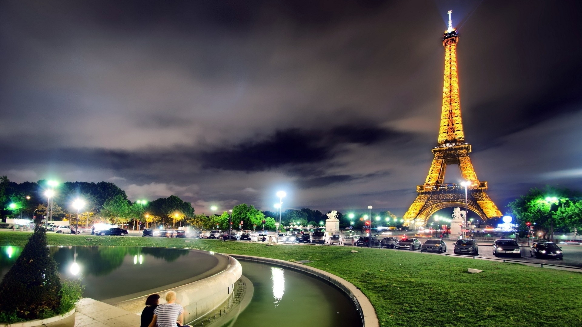 夜晚的法国巴黎埃菲尔铁塔摄影壁纸