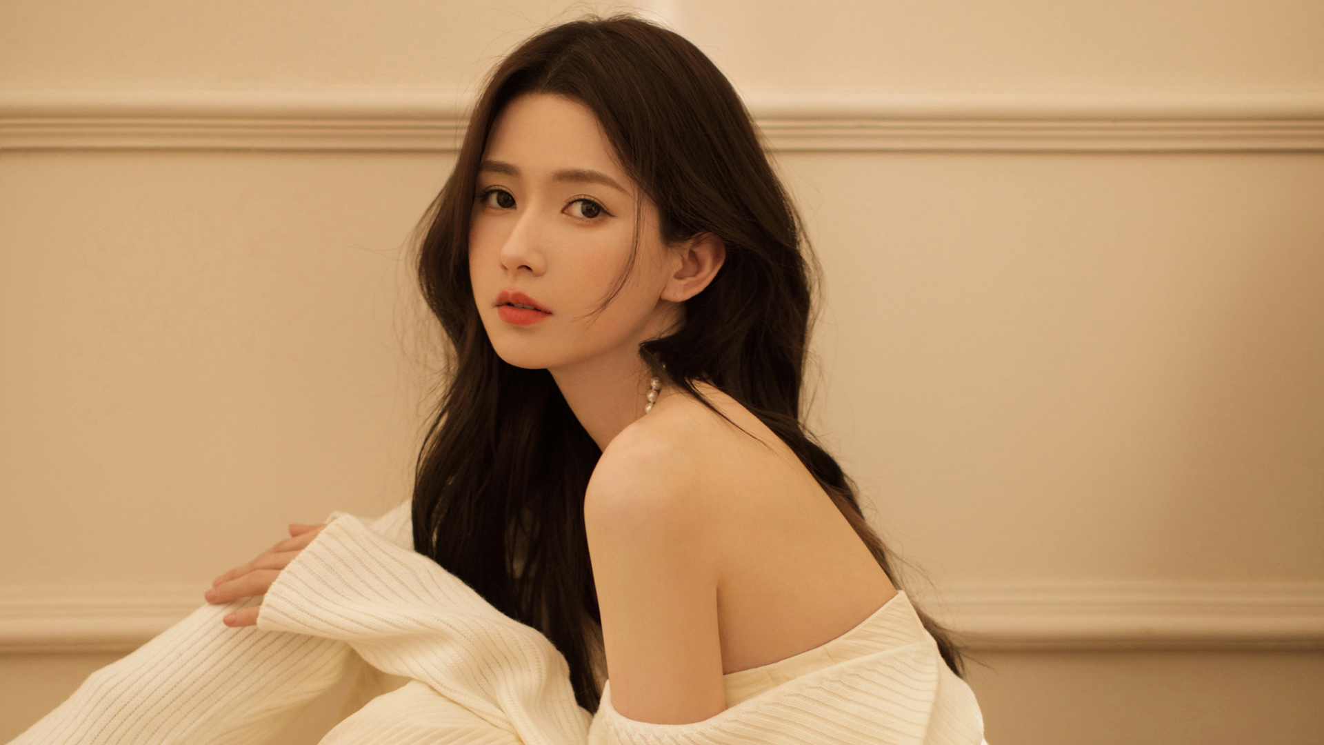女神王秋紫桌面壁纸