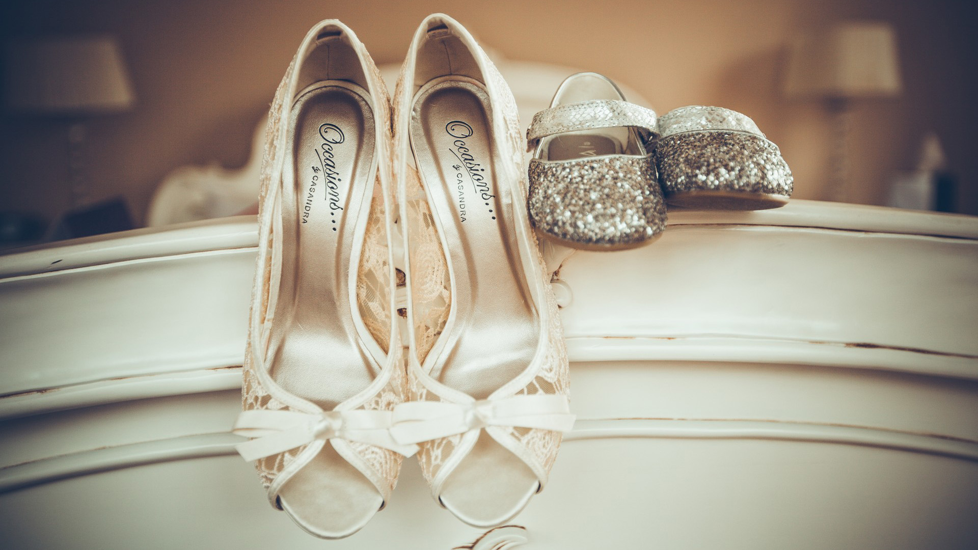 结婚鞋子水晶新娘2022年新款百搭红色婚纱伴娘高跟鞋细跟尖头单鞋-淘宝网