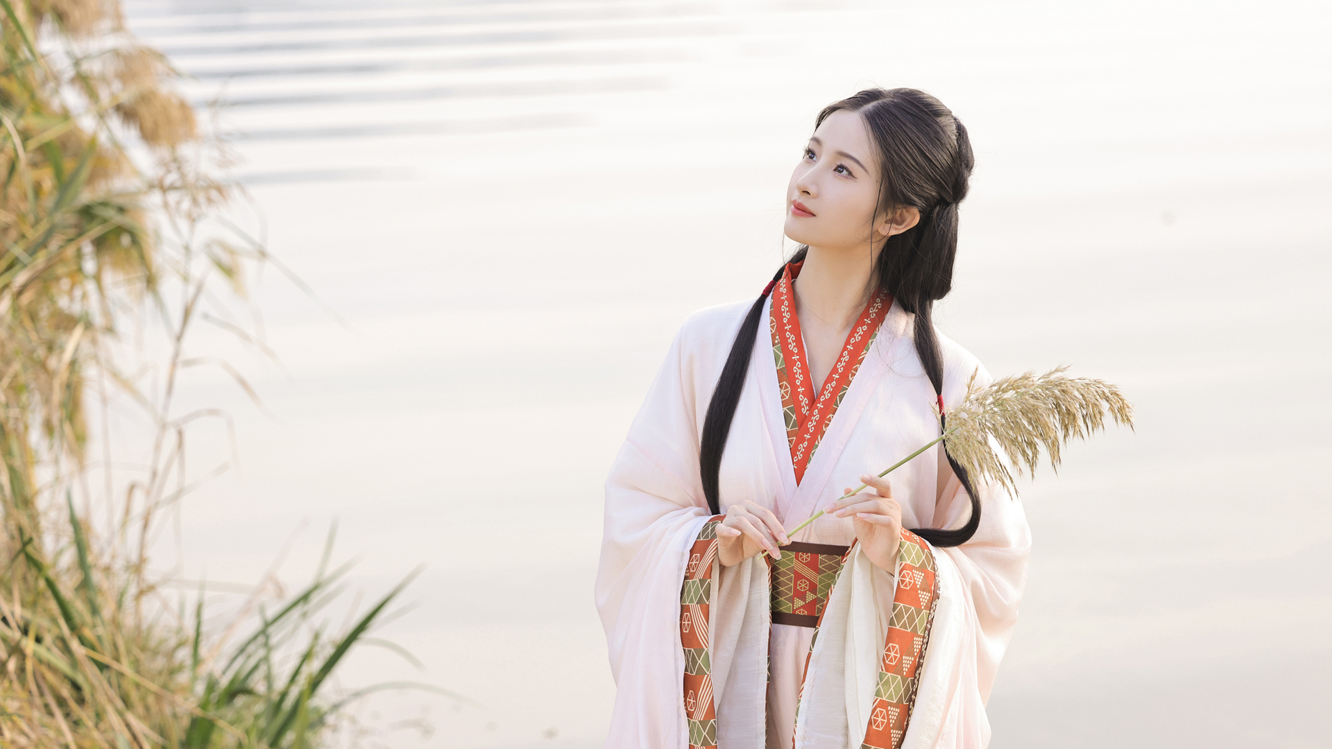 清新 湖面 古风美人美女壁纸