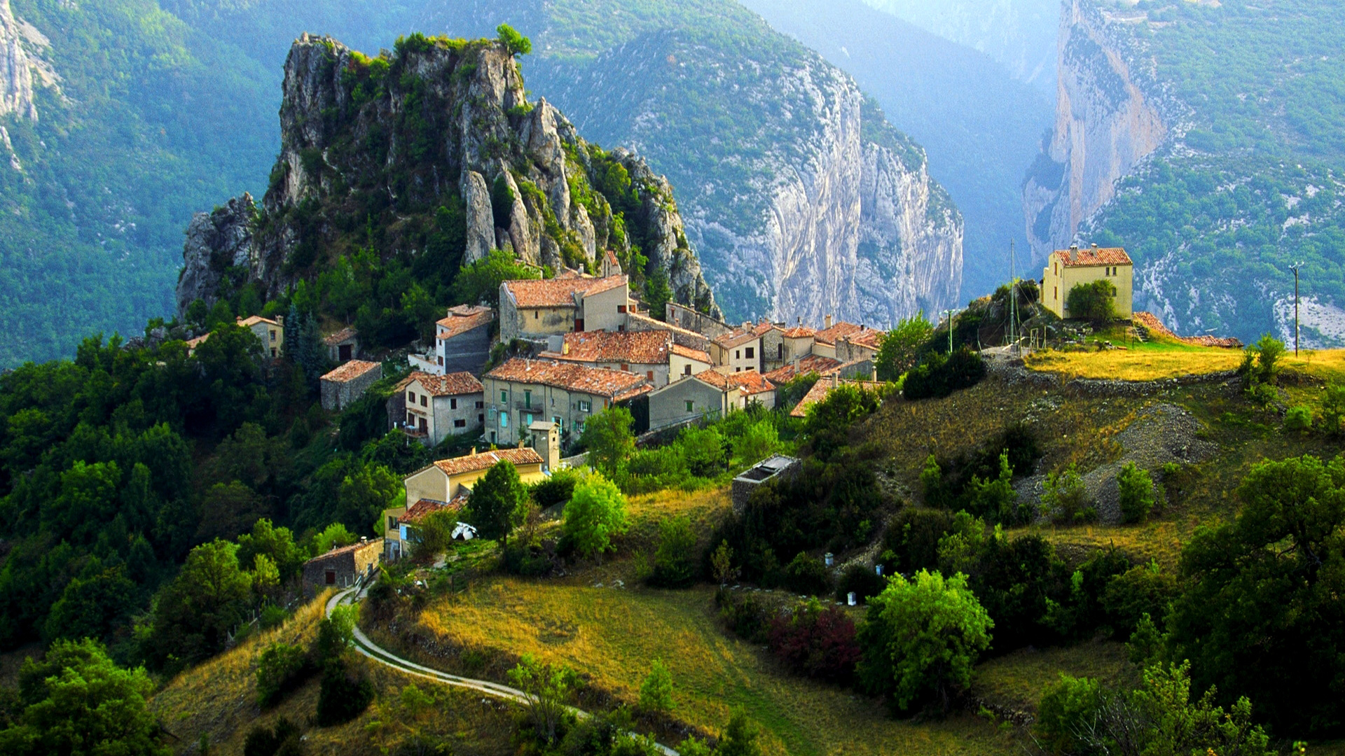 法国阿尔卑斯山，山，房屋，美丽的自然风光桌面壁纸