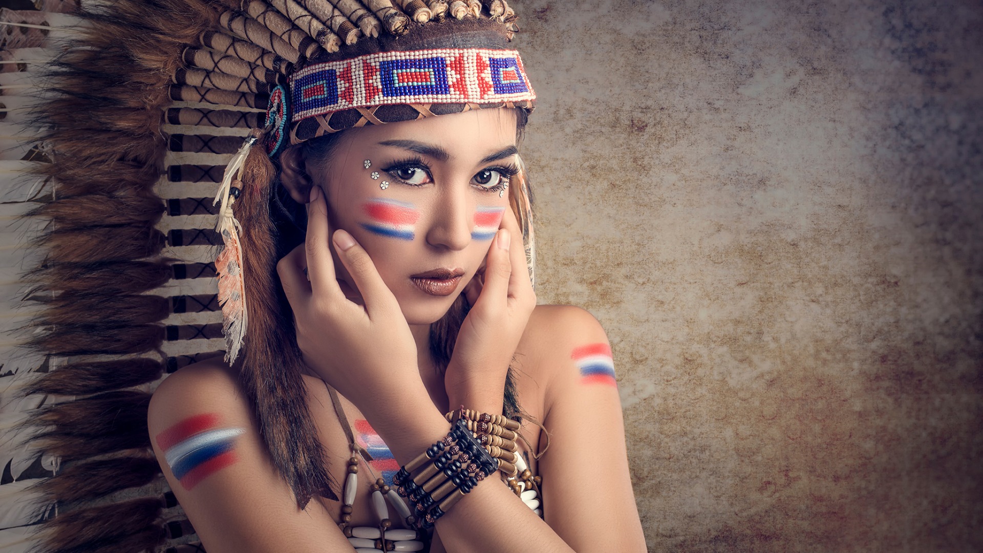 塞班岛，化妆，头盔，羽毛，部落风格，美女桌面壁纸