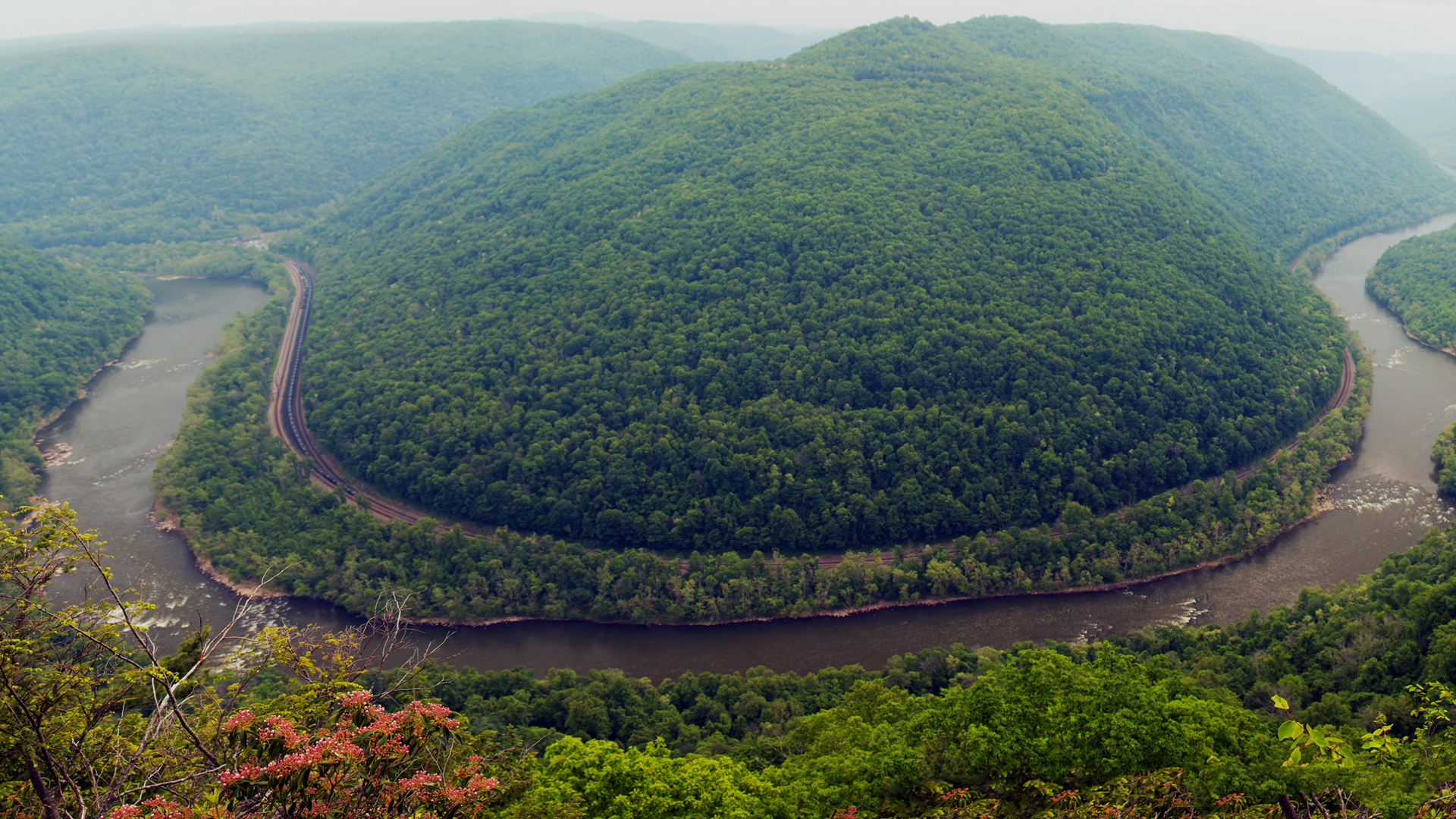 美国西弗吉尼亚州 铁路 河流 森林 风景桌面壁纸