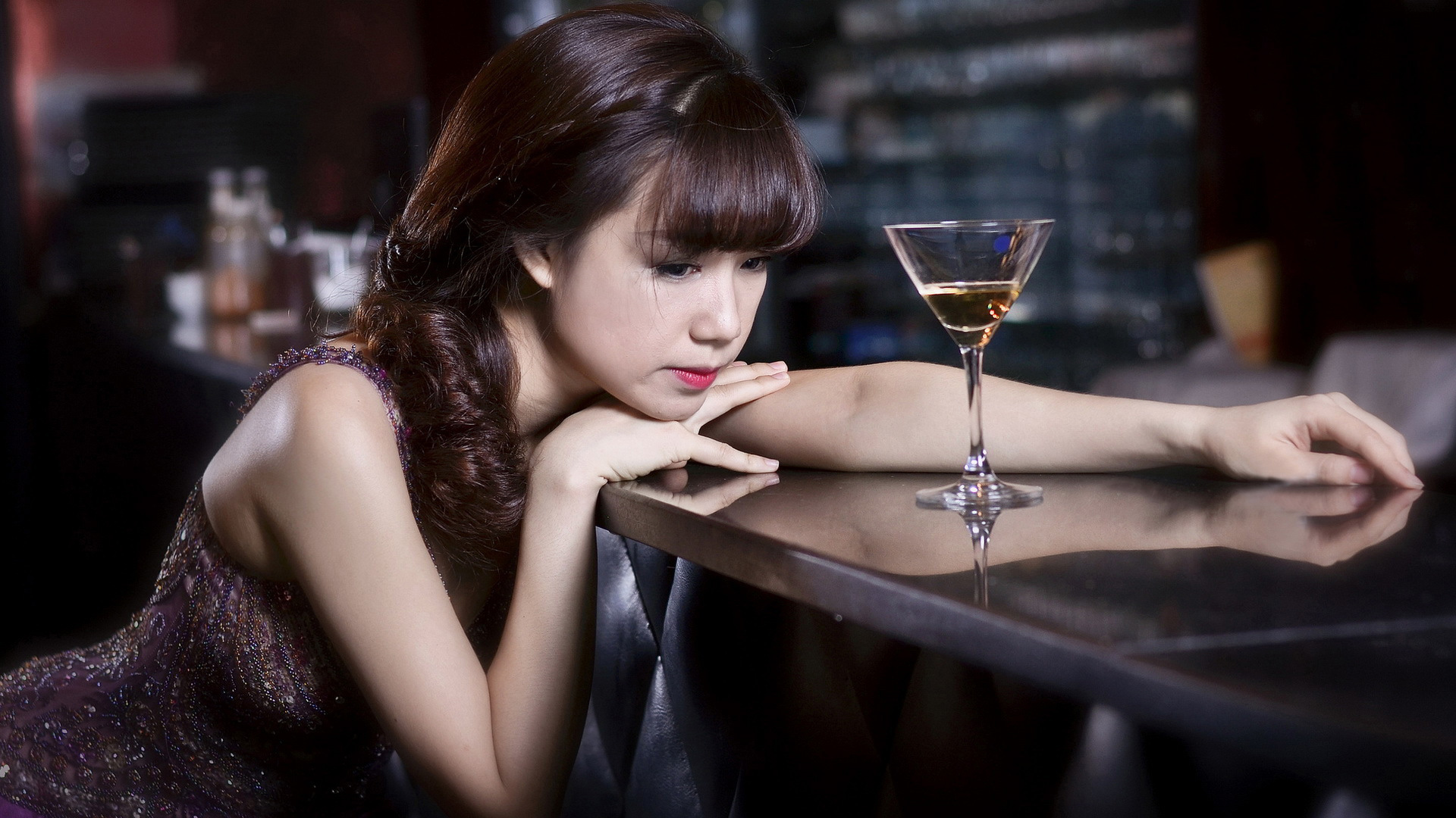 晚上，女孩，酒，吧台，酒杯，心情，美女壁纸