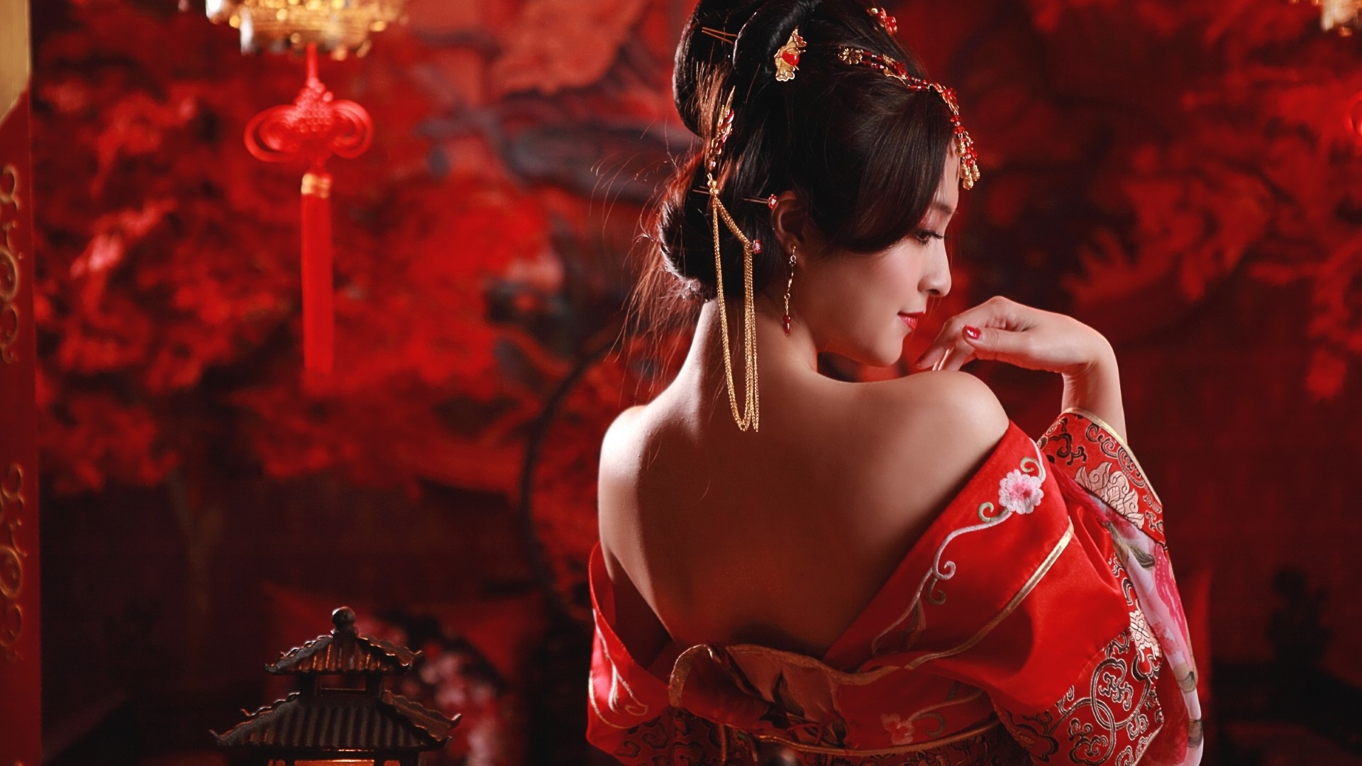 红色古装裙子,中国结,古风美女电脑壁纸