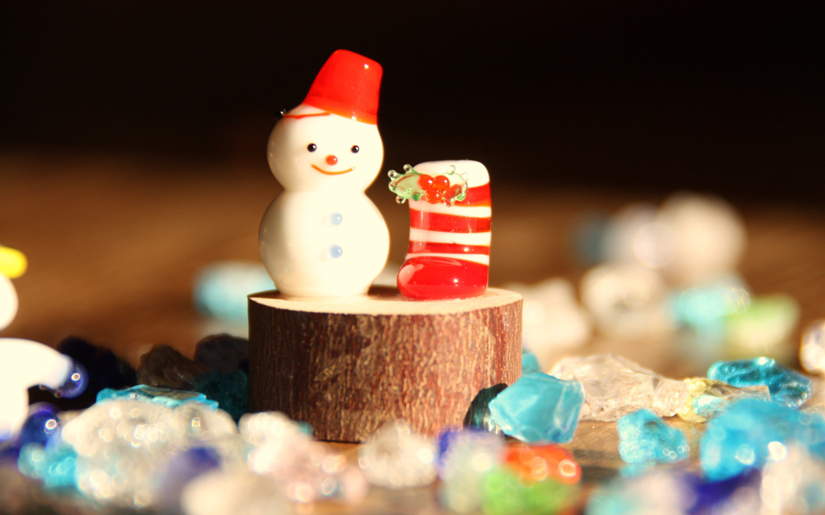 可爱雪人和袜子桌面壁纸
