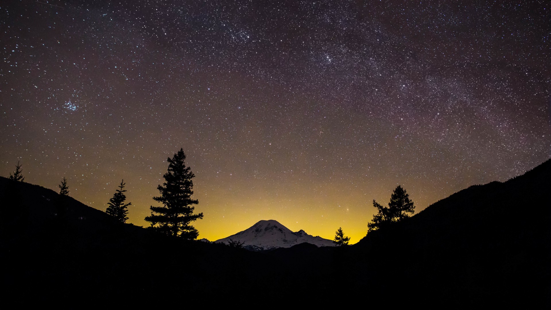 夜空星辉，树影山韵，绝美风景壁纸免费下载，装点你的电脑桌面