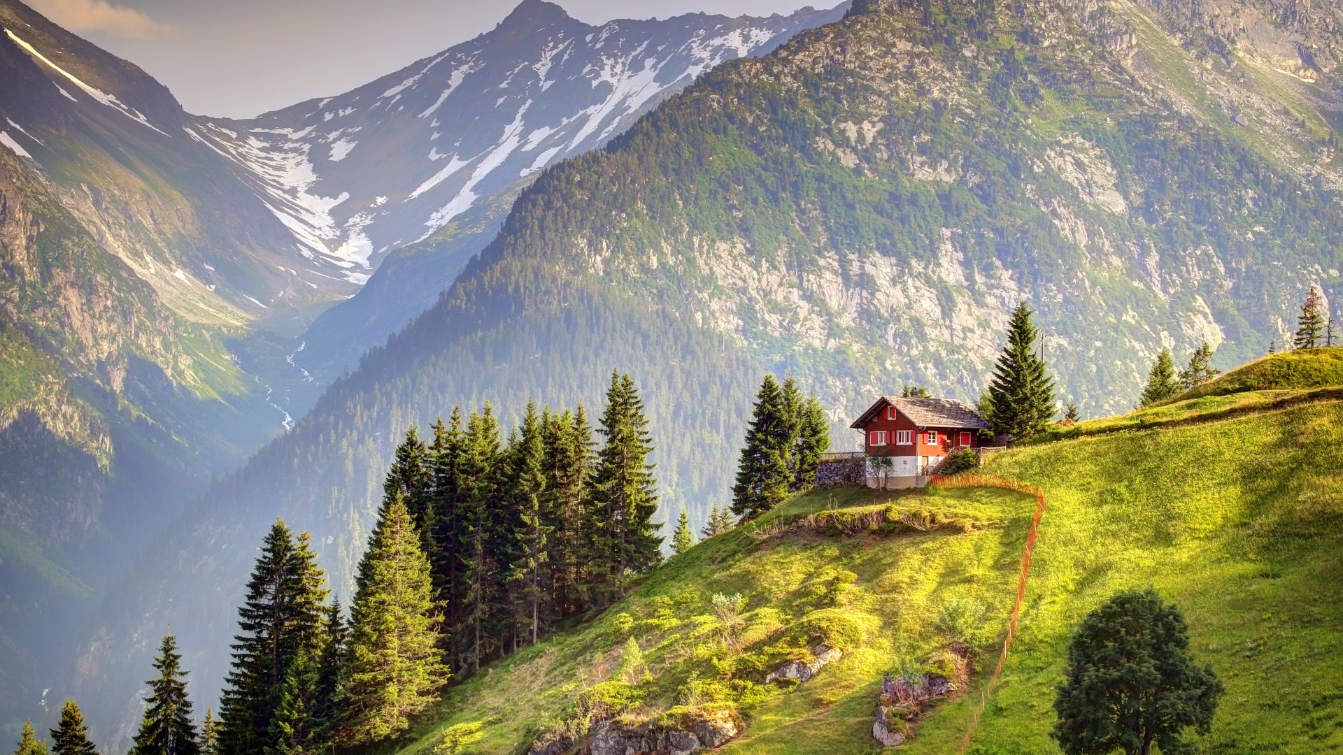 瑞士，阿尔卑斯山，小房子，树林，高山，风景壁纸