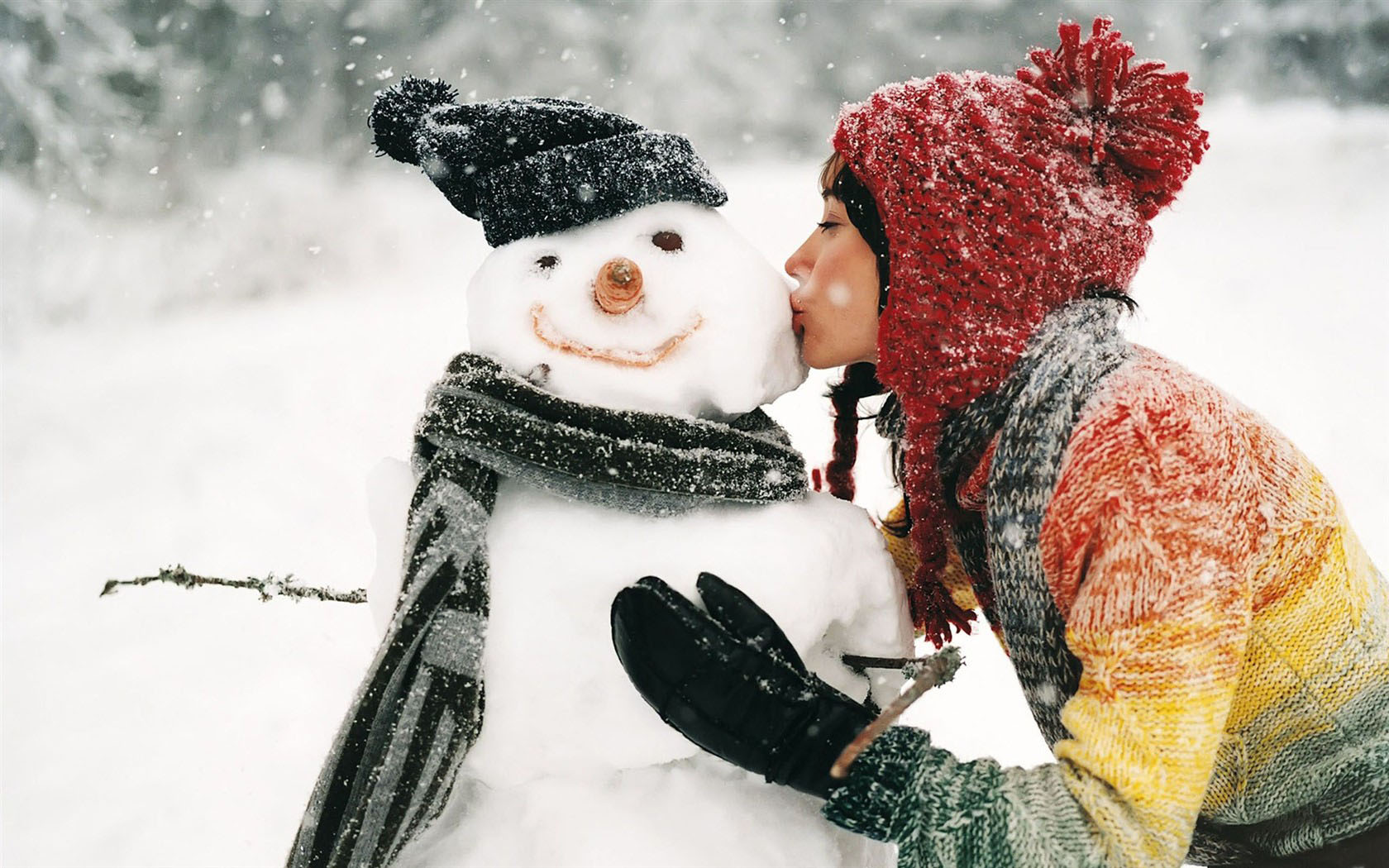 雪人和可爱美女桌面壁纸