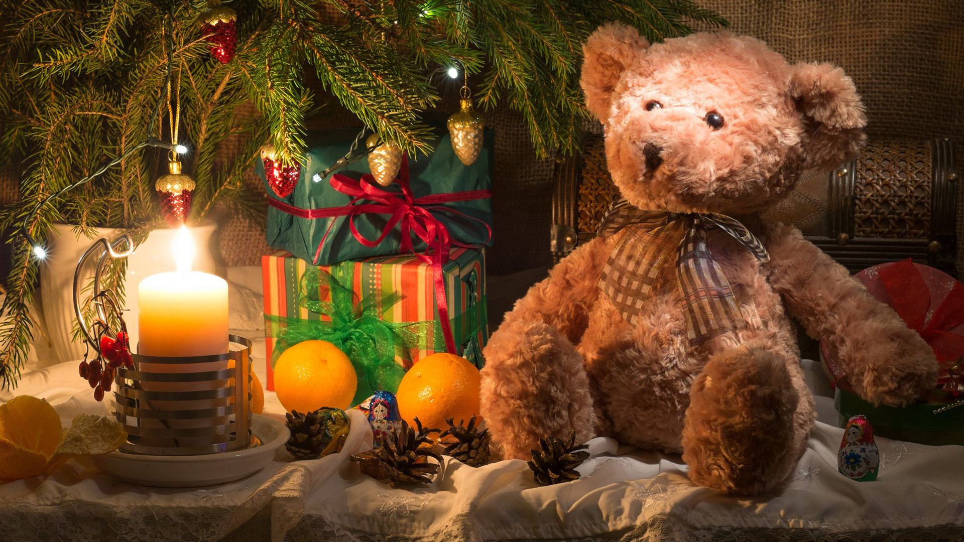 桔子,麻布,水果,蜡烛,圣诞树,礼物,玩具熊,云杉,树枝,桌面壁纸