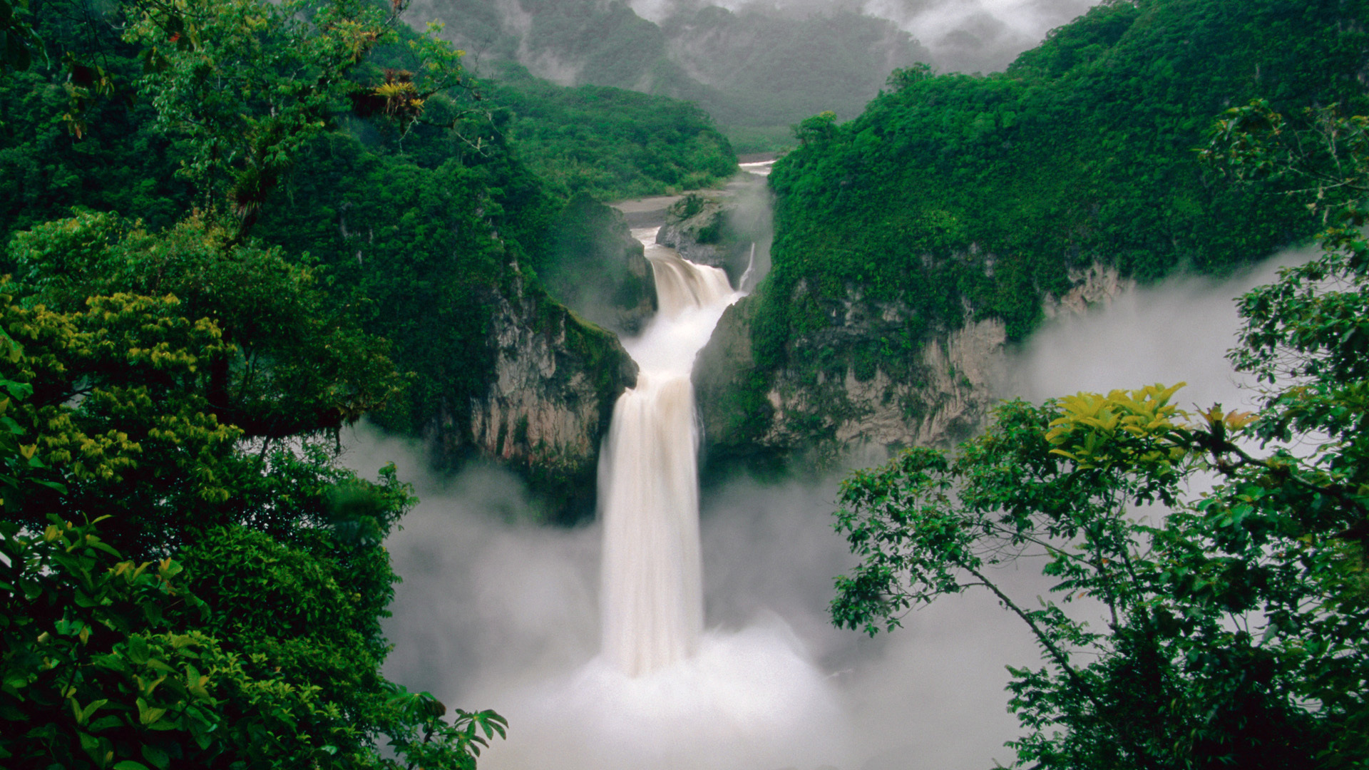 厄瓜多尔瀑布森林美景，免费高清桌面壁纸下载