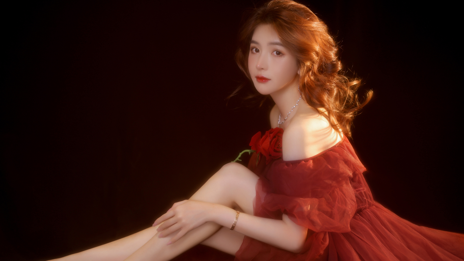 江亦祺 红色裙子礼服 美腿 玫瑰花 美女壁纸