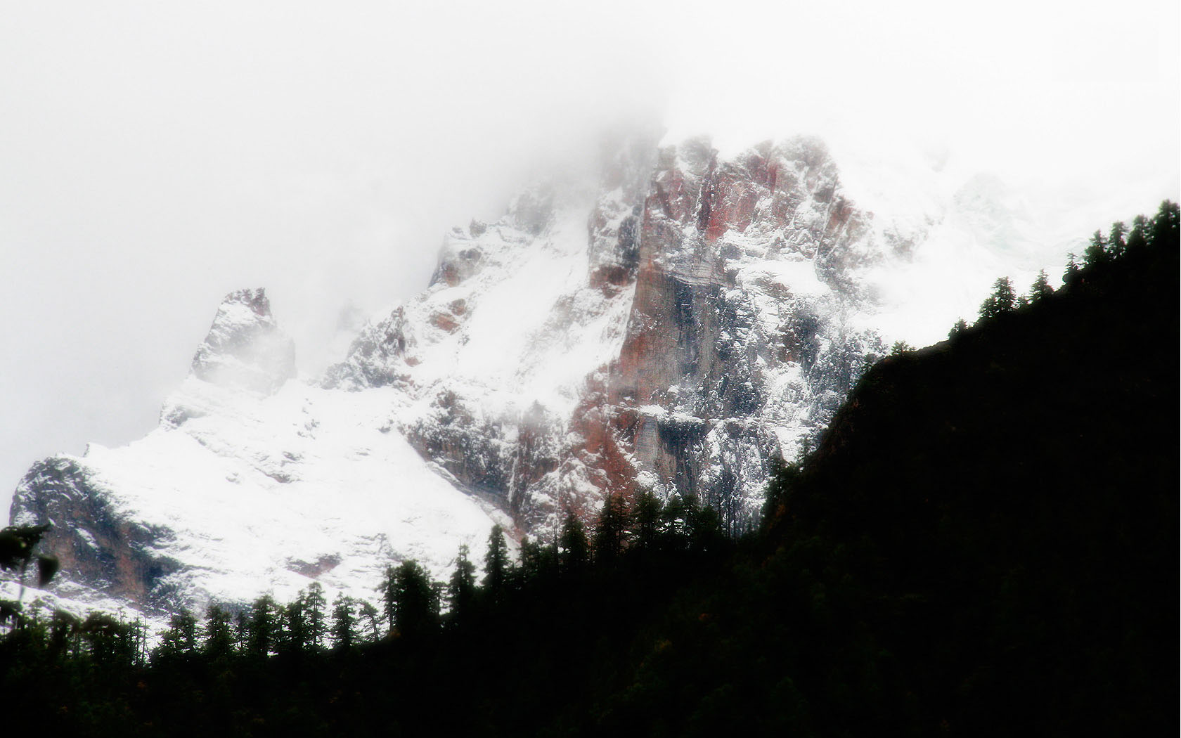 高清的雪山风景桌面壁纸