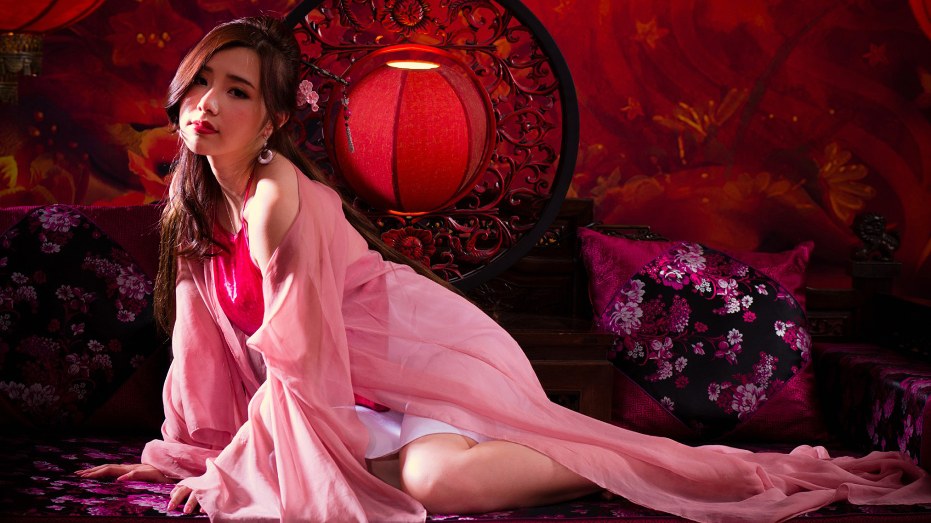 中国古典美女，粉色画意婚纱，彩灯，中国风美女桌面壁纸