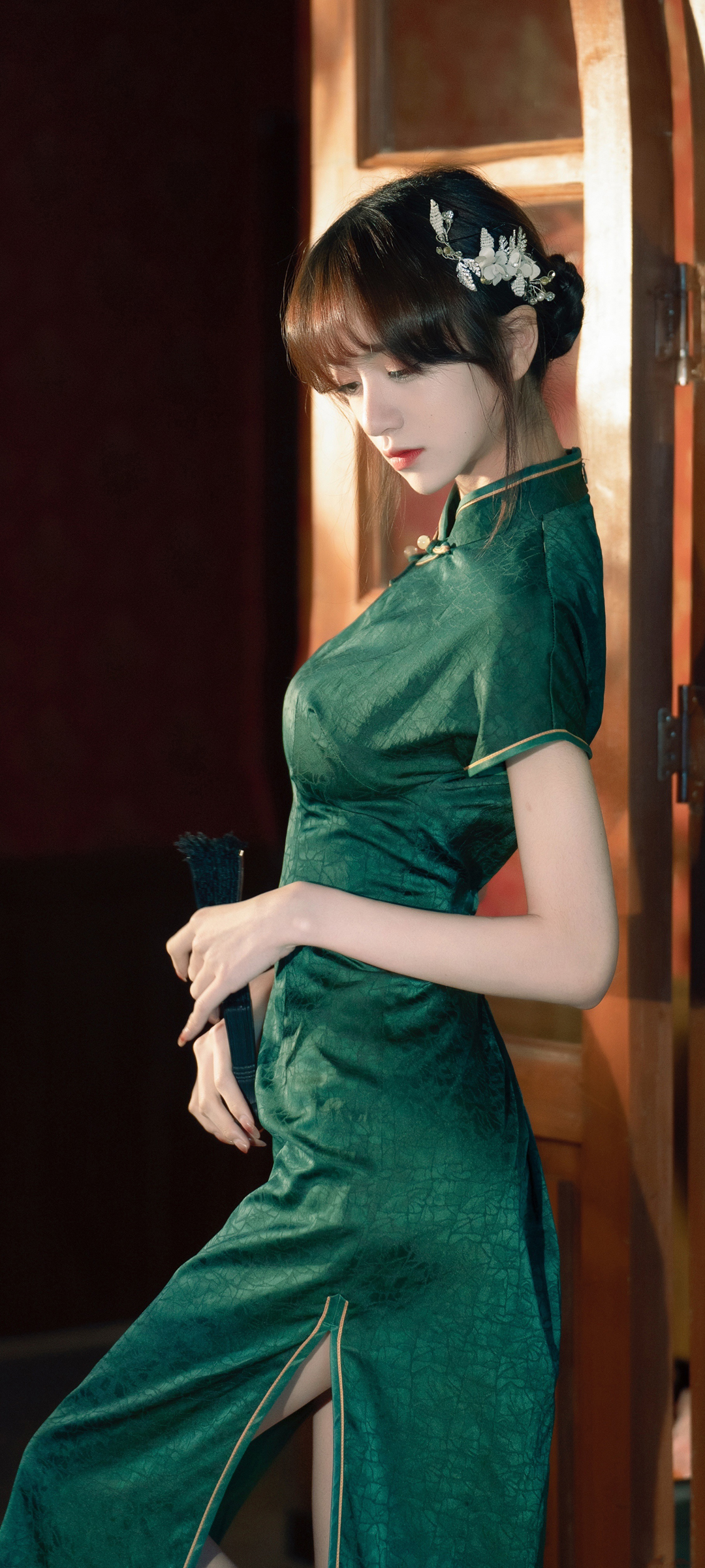 藤原由纪 绿色旗袍美女 养眼身材美腿美女手机壁纸