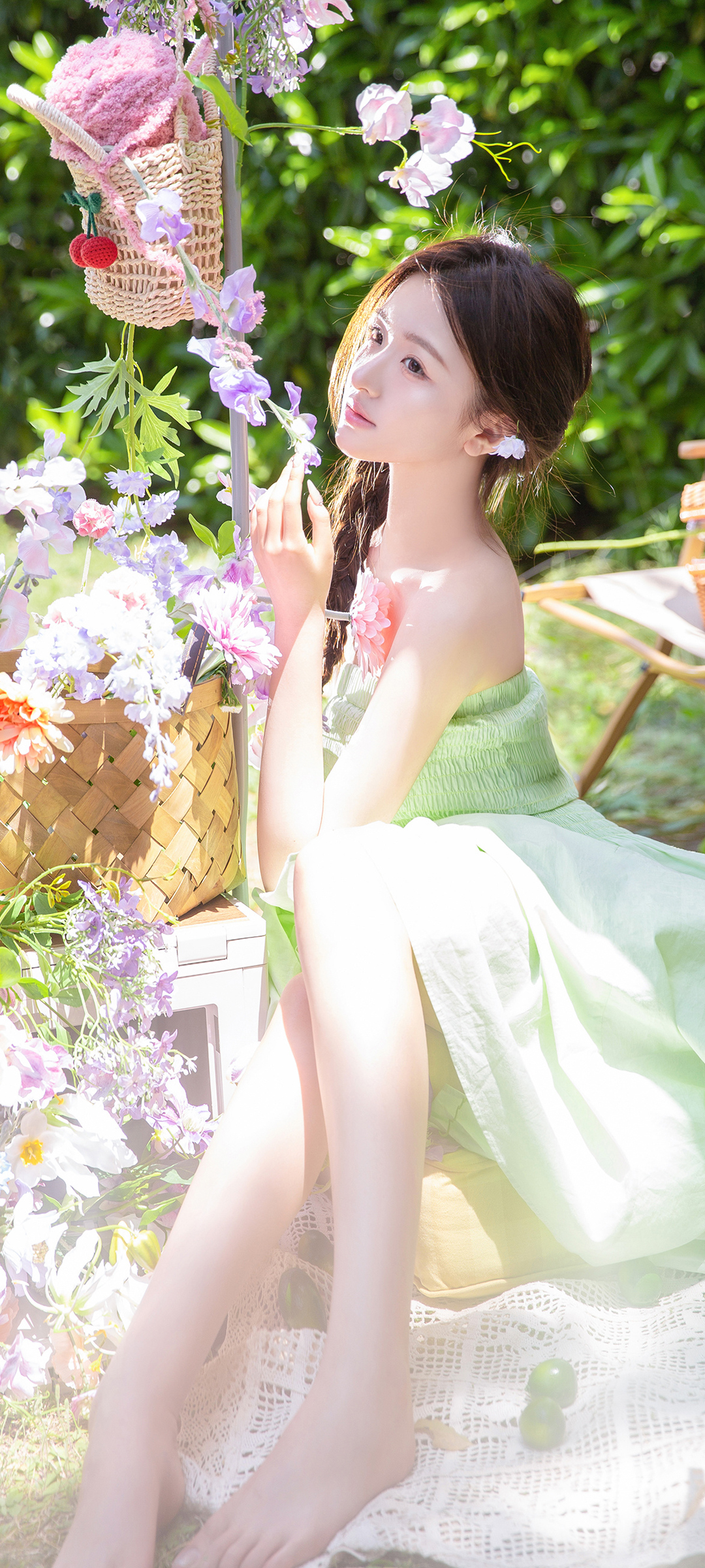 夏天 小清新 绿色裙子美女 好身材 手机壁纸
