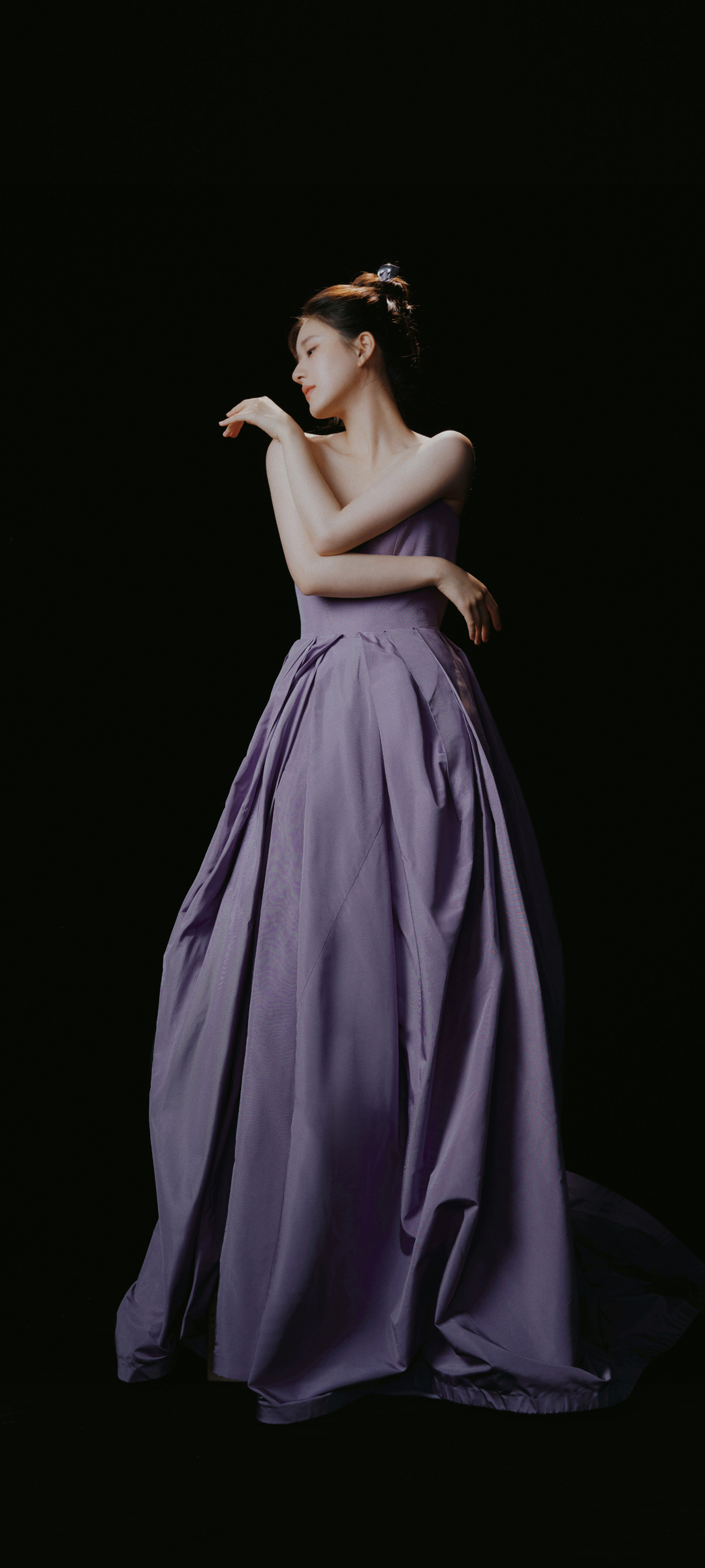 赵露思 紫色裙子 黑色背景 高清 手机 壁纸