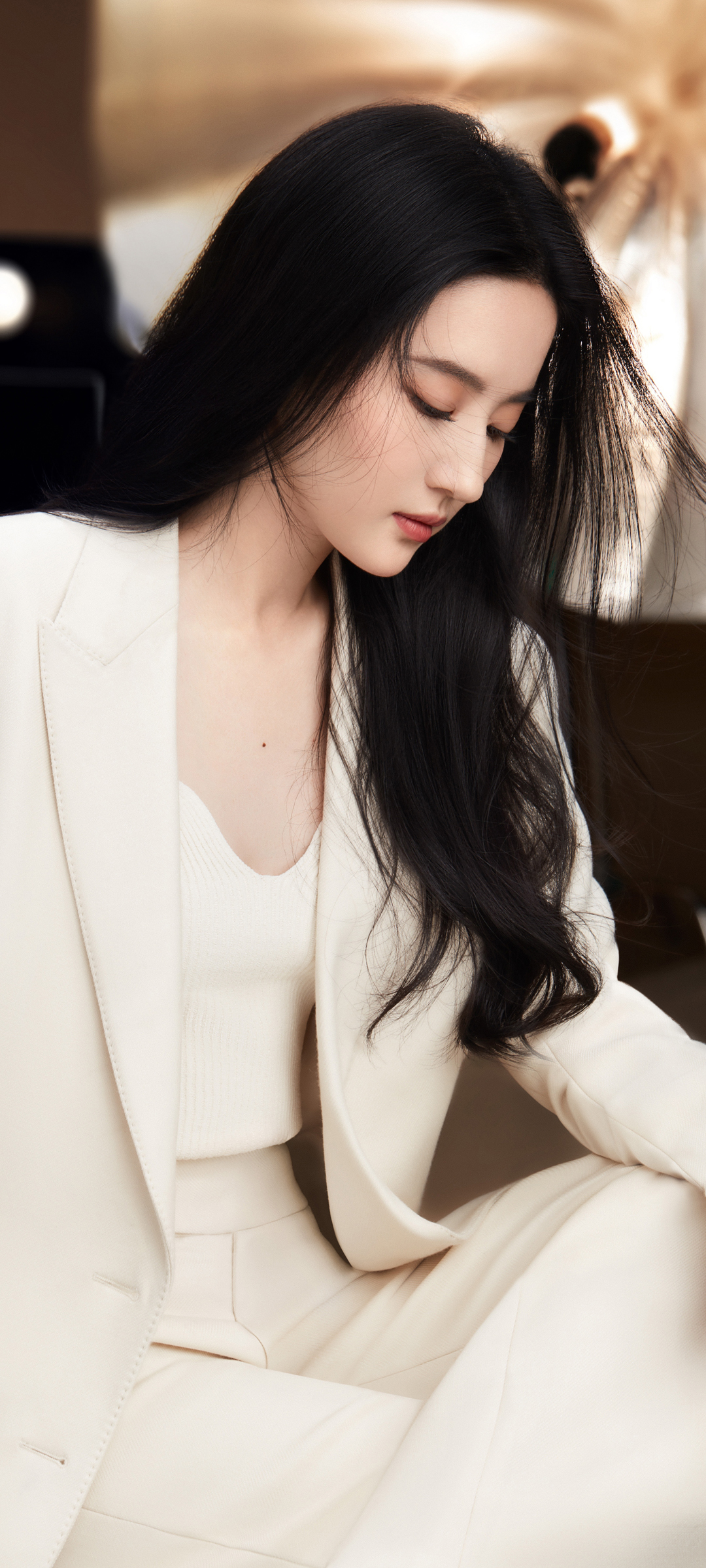 刘亦菲 白色西装 侧颜 美女手机壁纸