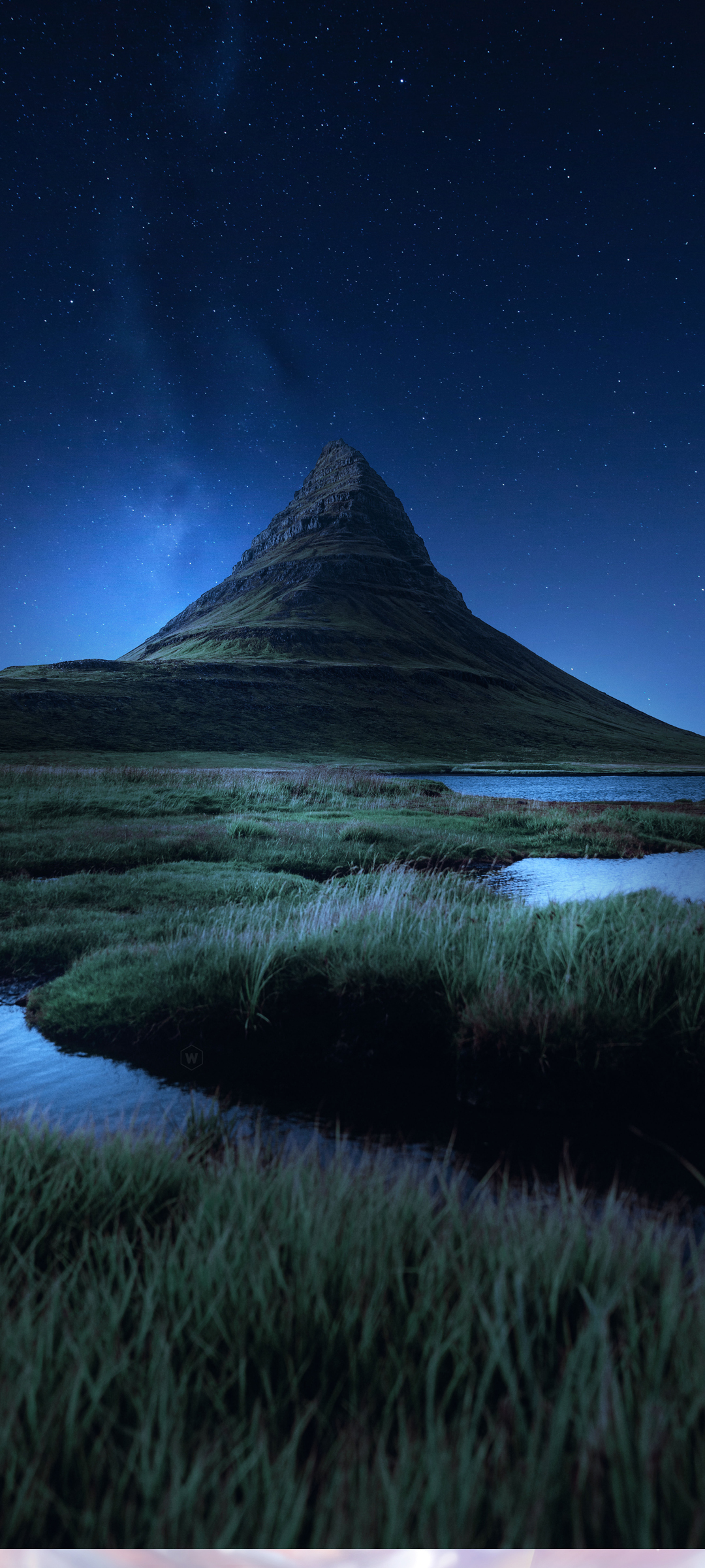 深邃星空夜景，山色朦胧手机壁纸，免费下载美化桌面