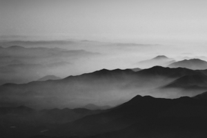 水墨高山背景图