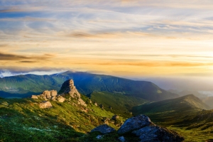 梦幻阳光大山风景