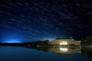 流星雨的夜空壁纸