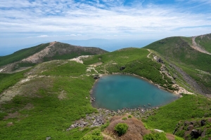 湖泊 平原 丘陵 草地 风景 4k壁纸 3840x2160