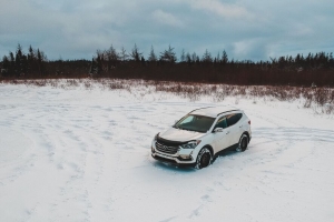 汽车 白色 suv 雪地 冬季 4k壁纸 3840x2160