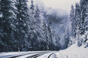 路 森林 转弯 山 雪 冬天 树 4k壁纸 3840x2160