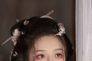 古风古装美女嘴巴含着花瓣4k手机壁纸2160x3840