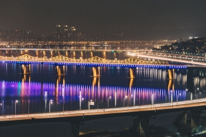 夜城市 桥梁 城市灯光 夜晚 照明 4k壁纸 3840x2160