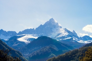 山脉 森林 景观 树木 山峰 山脉 4k壁纸 3840x2160