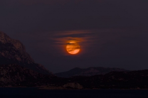 月亮 夜晚 大海 黑暗 山脉 4k壁纸 3840x2160