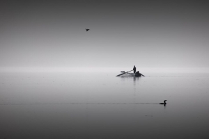 湖 船 平静 地平线 沉默 人 鸟 bw 4k壁纸 3840x2160