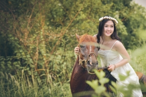 夏天,马,穿白色裙子的女孩,花环,4k美女壁纸