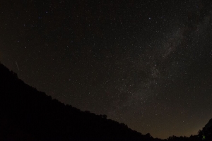 星星 银河 夜晚 山丘 4k壁纸 3840x2160