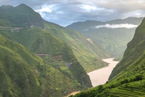 山脉 丘陵 河流 草地 灌木 风景 4k壁纸 3840x2160