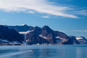 雪山海景背景