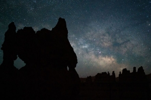 岩石 剪影 银河 夜晚 星星 4k壁纸 3840x2160